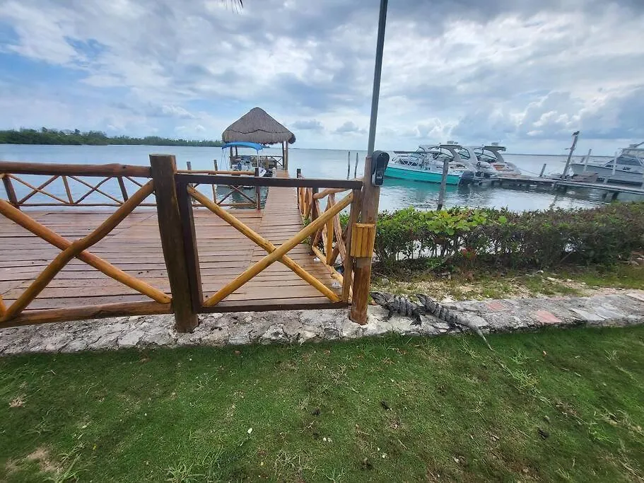 3 Rooms House At Side Of The Lagoon Cancún México