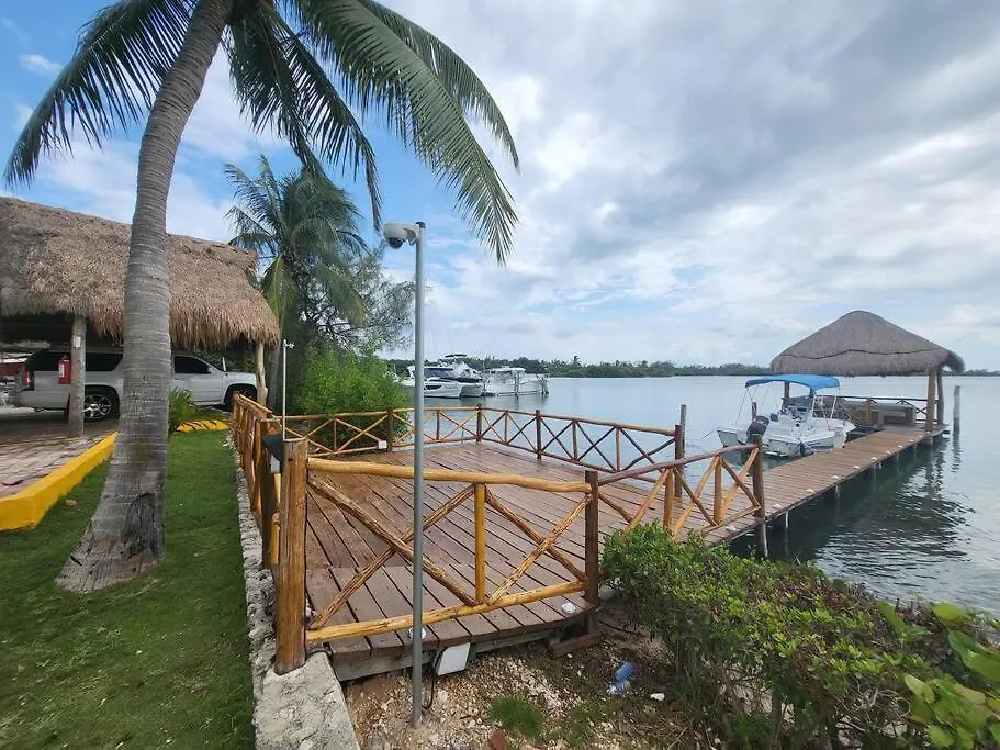 3 Rooms House At Side Of The Lagoon Cancun Holiday home